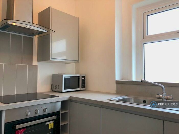 2 Bedroom Flat To Rent In Redearth Road, Darwen, BB3
