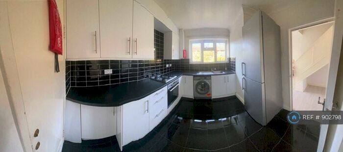 5 Bedroom Flat To Rent In Thornhill Gardens, London, E10