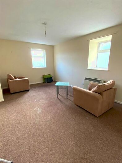 2 Bedroom Flat To Rent In Main Street, Pembroke, SA71