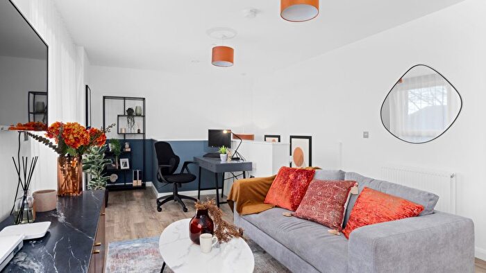 1 Bedroom Flat To Rent In Cranton Avenue, Hayes, UB3