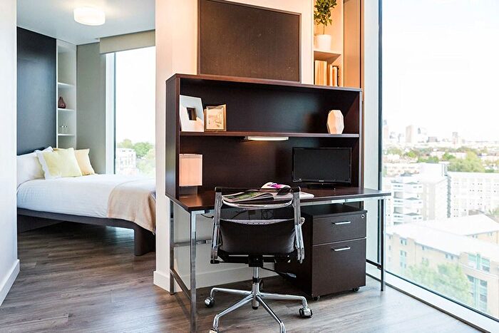 Studio To Rent In Pentonville Road, London, N1