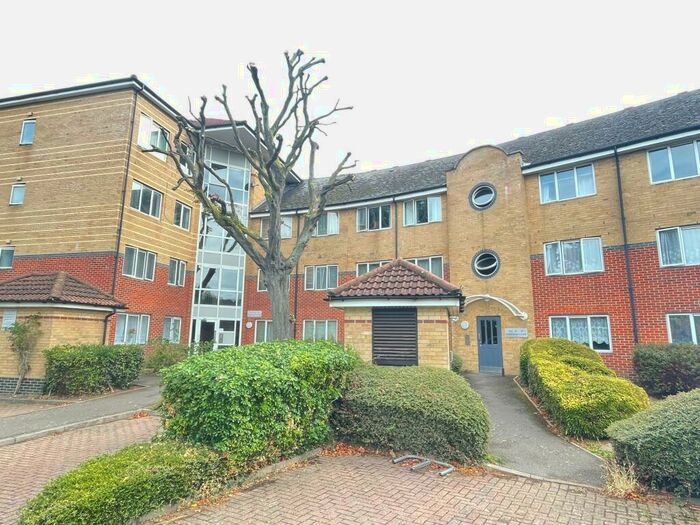 2 Bedroom Apartment To Rent In Halstead Close, Central Croydon, CR0