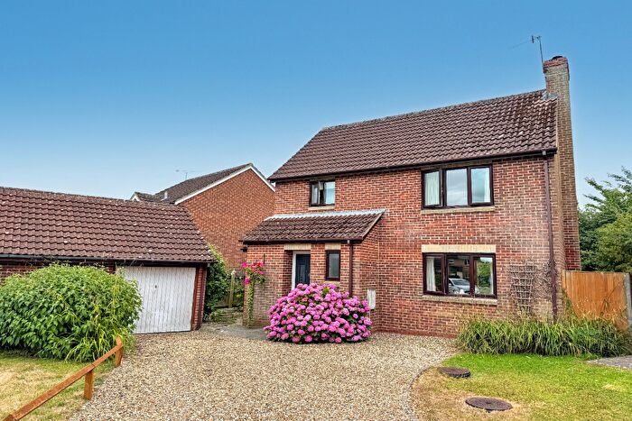 3 Bedroom Detached House For Sale In Grindal Drive, Grange Park, Swindon, SN5