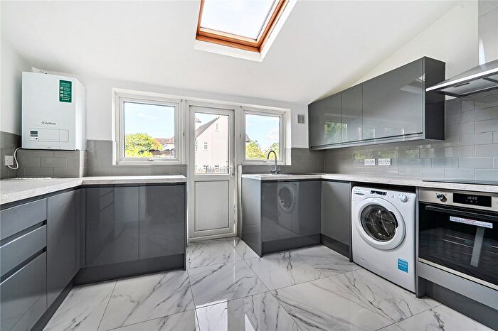 1 Bedroom Flat To Rent In The Ridgeway, Enfield, EN2