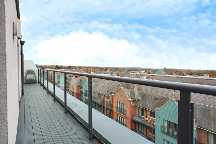 2 Bedroom Flat For Sale In Walters Farm Road, Tonbridge, Kent, TN9