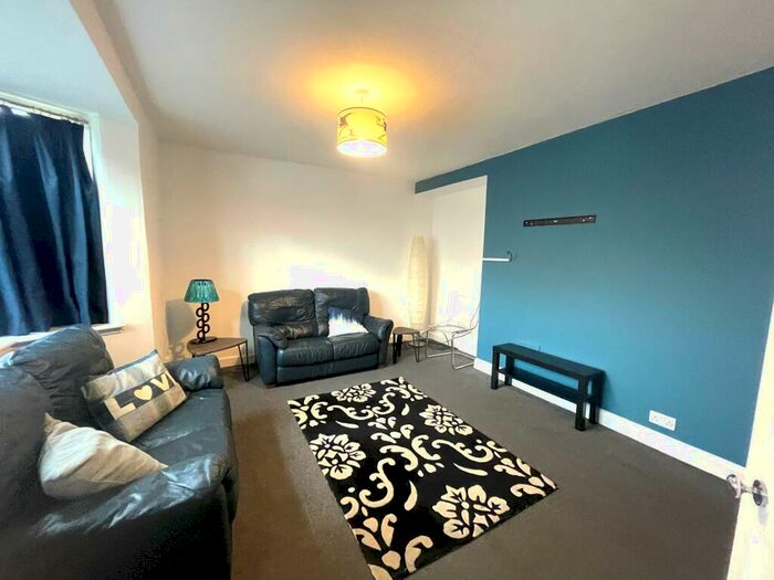 3 Bedroom Semi-Detached House To Rent In Elmbank Ave, West Didsbury, M20