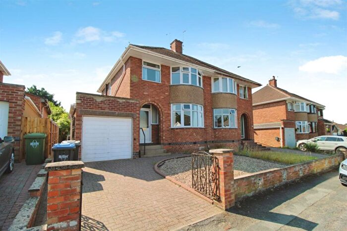 3 Bedroom Semi Detached House For Sale In Hillary Road, Shakespeare Gardens, Rugby, CV22