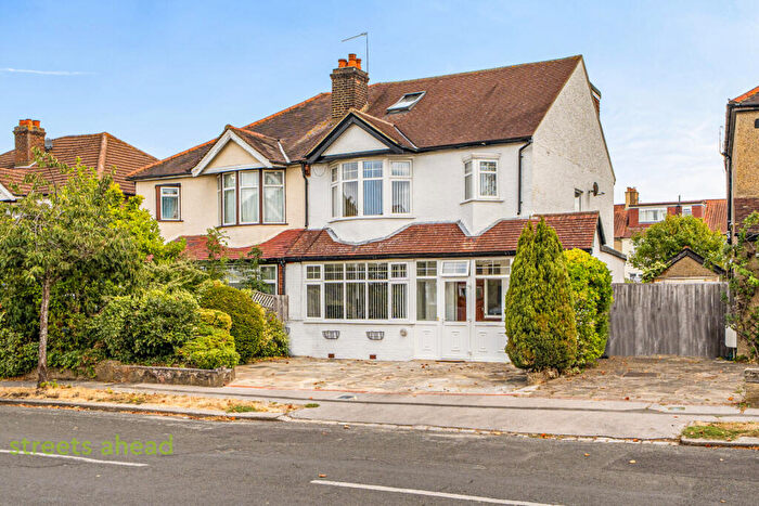 4 Bedroom Semi-Detached House For Sale In Sefton Road, Croydon, CR0