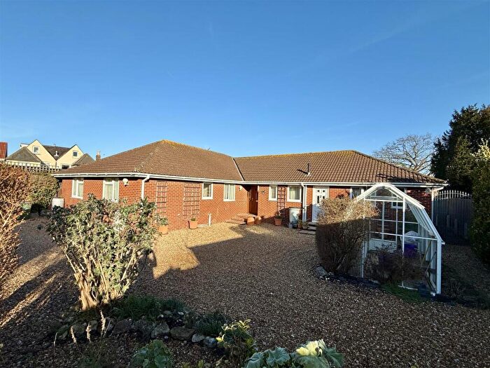 5 Bedroom Detached Bungalow For Sale In Bellevue Road, Cowes, PO31