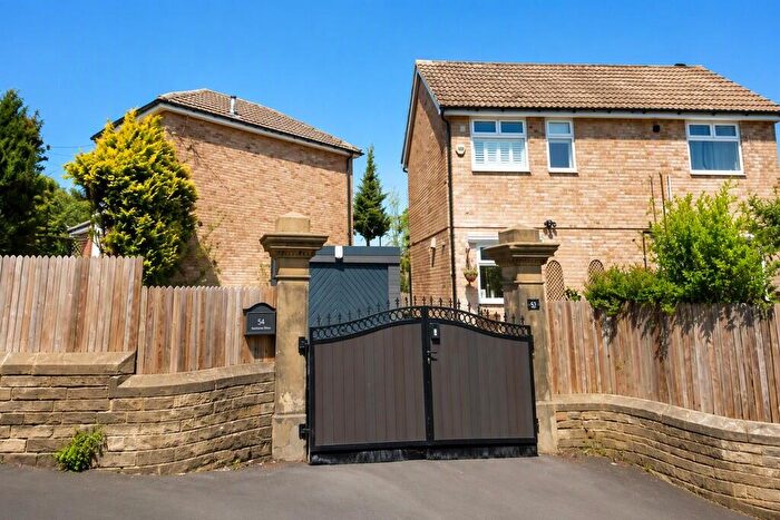 3 Bedroom Detached House For Sale In Oakleigh Road, Clayton, Bradford, BD14