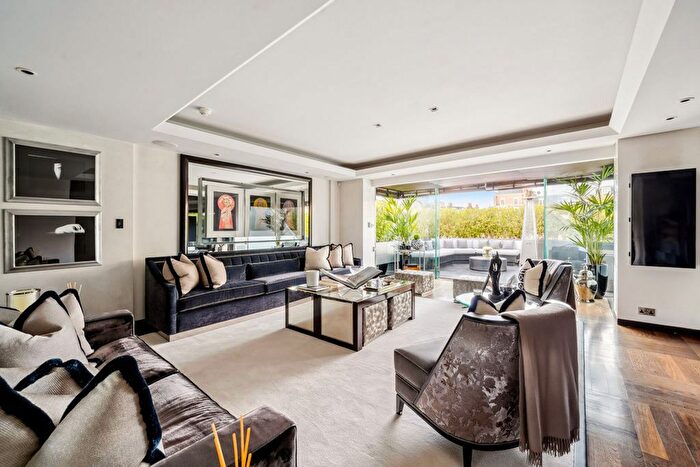 3 Bedroom Flat To Rent In Upper Grosvenor Street, London, W1K