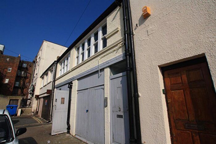 1 Bedroom Flat To Rent In Donkey Mews, Hove, BN3