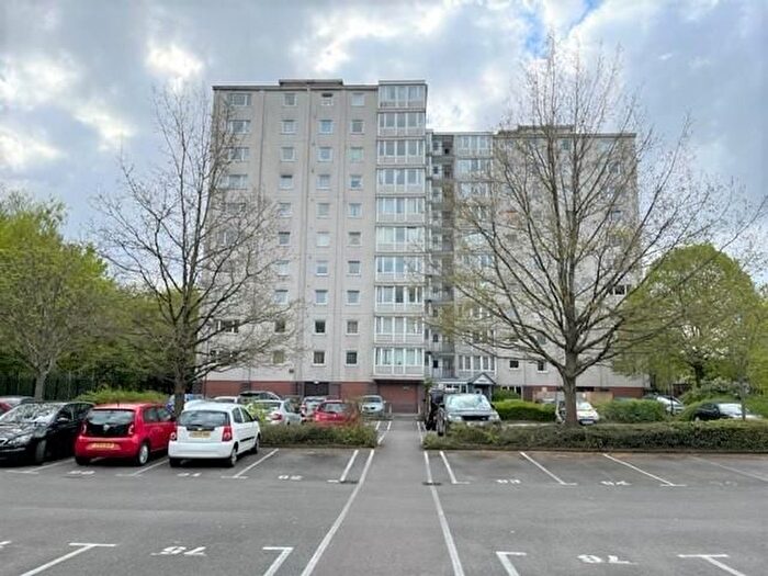 2 Bedroom Flat To Rent In Kersal Way, Salford, M7