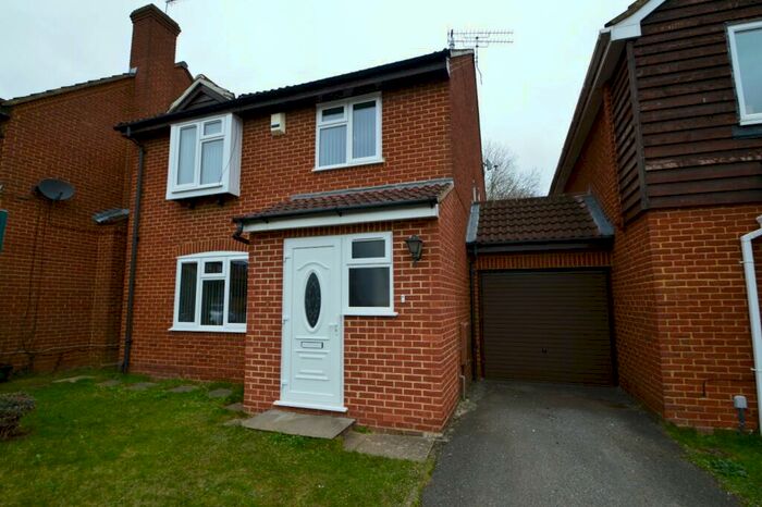 3 Bedroom Terraced House To Rent In Palmerston Avenue, Slough, Berkshire, SL3