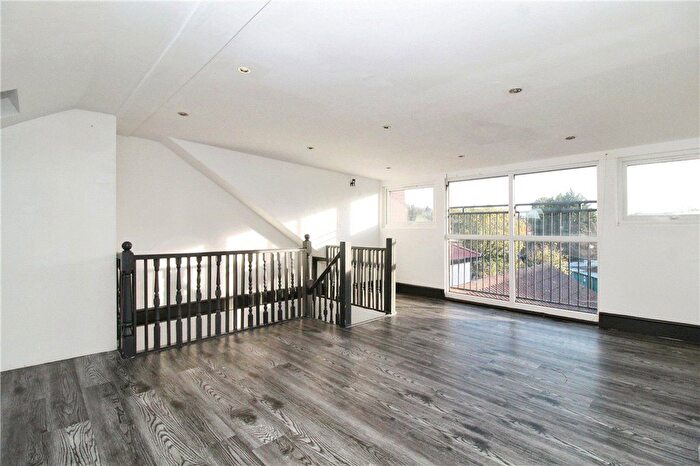 3 Bedroom Flat To Rent In Waddon Road, Croydon, CR0