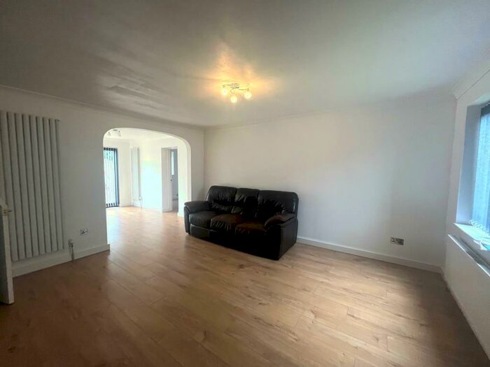 3 Bedroom Semi-Detached House To Rent In High Wycombe, Buckinghamshire, HP11