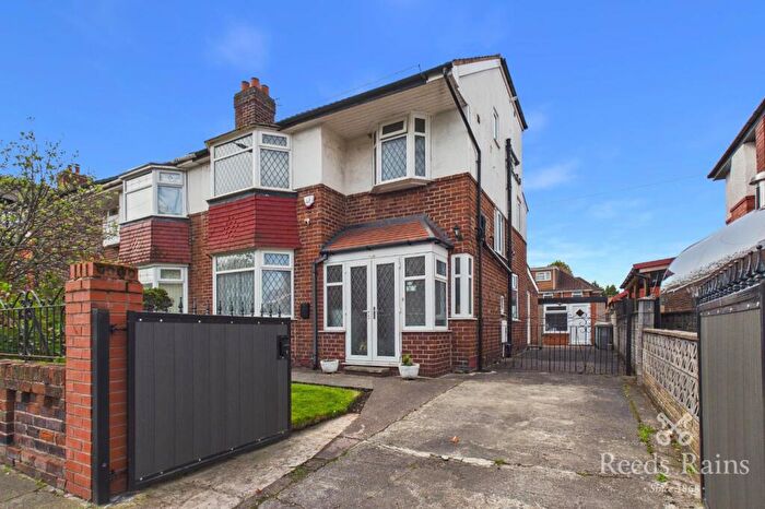 4 Bedroom Semi-Detached House For Sale In Park Road, Stretford, Manchester, Greater Manchester, M32