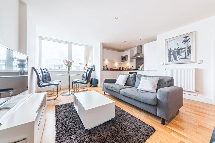 2 Bedroom Flat To Rent In Dowells Street, London, SE10