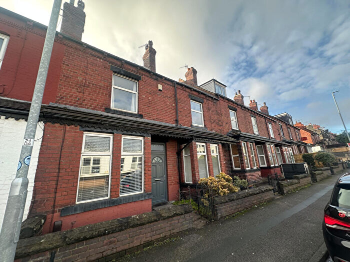 2 Bedroom Terraced House For Sale In Low Lane, Leeds, LS18