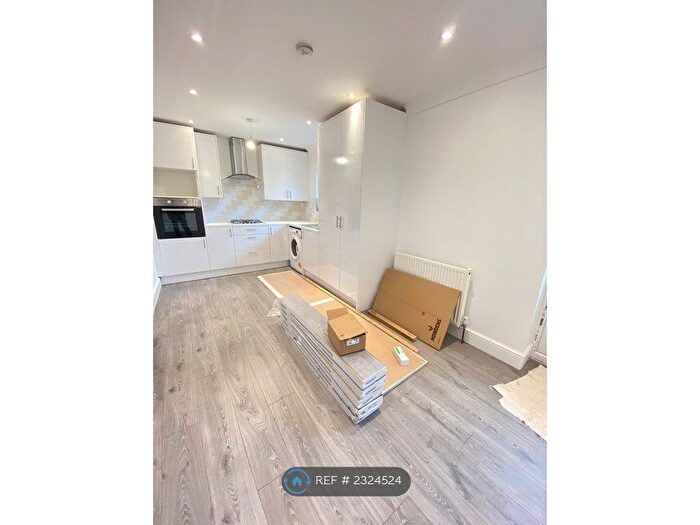 1 Bedroom Flat To Rent In Hounslow, Hounslow, TW4