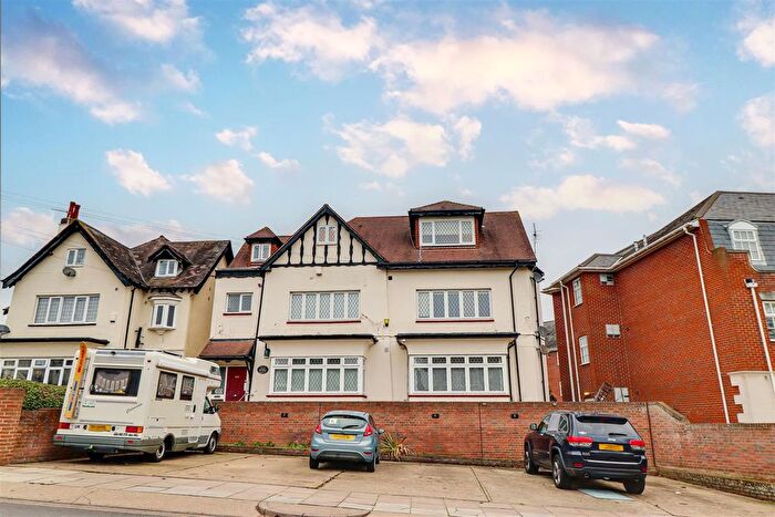 3 Bedroom Flat For Sale In Jades Manor, , Kings Road, Westcliff-On-Sea, SS0