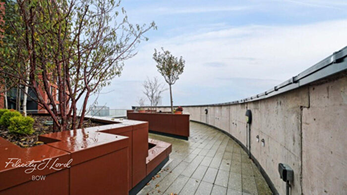 1 Bedroom Apartment For Sale In Mercury Walk, London, E14