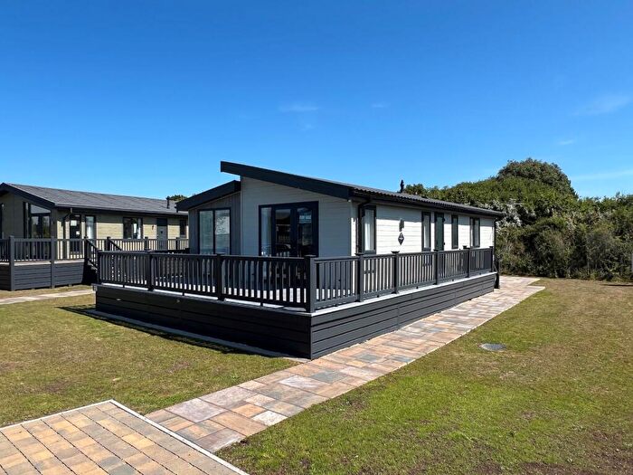 2 Bedroom Mobile Home For Sale In Shorefield Country Park, Shorefield Road, Downton, Lymington, Hampshire., SO41