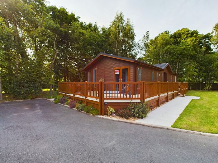2 Bedroom Park Home For Sale In Lawnsdale Country Park, Moss Side, Lytham, FY8
