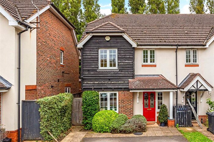 3 Bedroom End Of Terrace House For Sale In Beechfield Place, Maidenhead, SL6