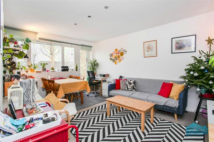 2 Bedroom Flat To Rent In Park Gate, East Finchley N2