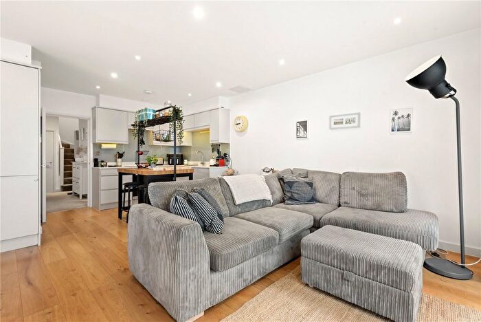 4 Bedroom Flat For Sale In Fontenoy Road, London, SW12