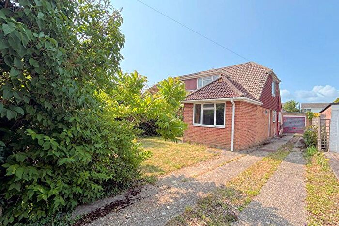 3 Bedroom Chalet For Sale In The Grove, Hill Head, PO14