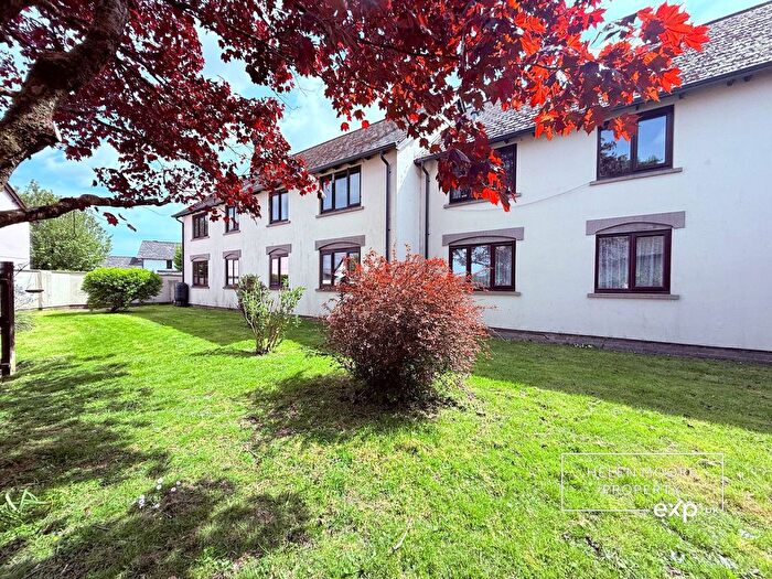 2 Bedroom Maisonette For Sale In Avon Close, South Brent, Devon, TQ10
