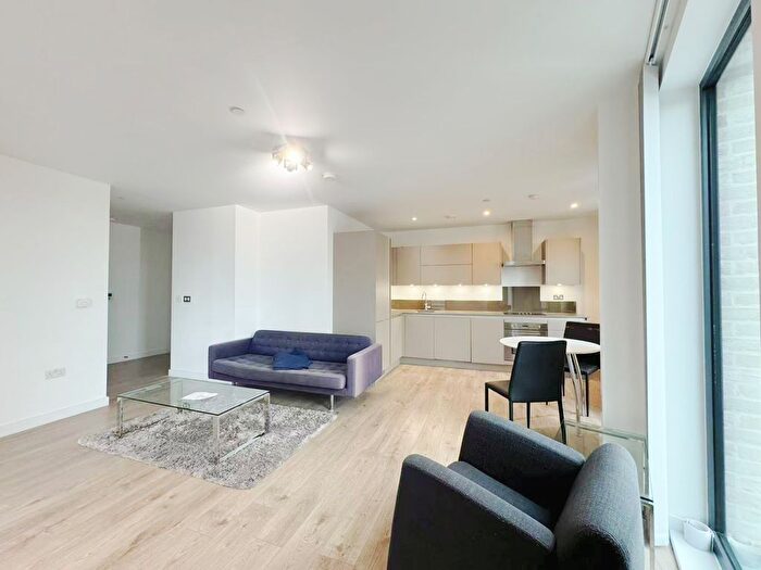 1 Bedroom Flat To Rent In Williamsburg Plaza, London, E14