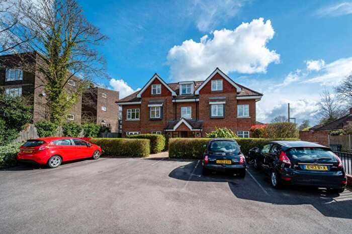 2 Bedroom Flat To Rent In Addlestone Park, Addlestone, KT15