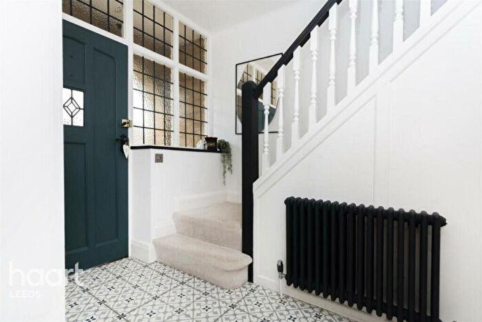 3 Bedroom Semi Detached House For Sale In Broadgate, Huddersfield, HD5