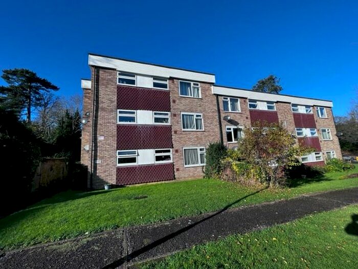 2 Bedroom Flat To Rent In Gore Court, Gore Hill, Ashford, TN24