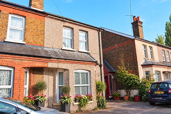 1 Bedroom Flat To Rent In Hook Road, Epsom, KT19