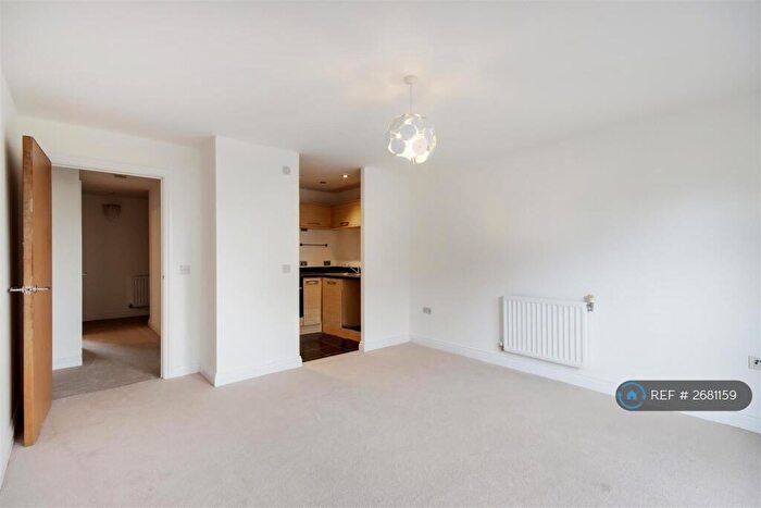2 Bedroom Flat To Rent In William Court, London, SE25
