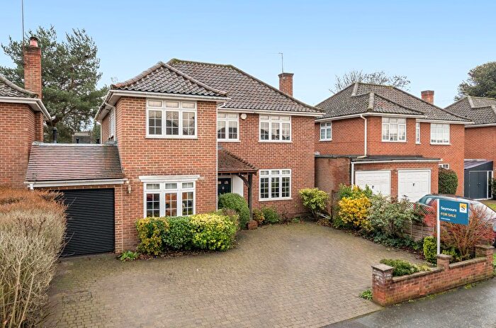 4 Bedroom Detached House For Sale In Weybridge, Surrey, KT13
