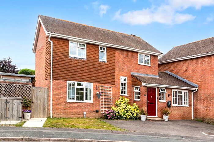 3 Bedroom Link Detached House For Sale In Farriers Close, Billingshurst, RH14