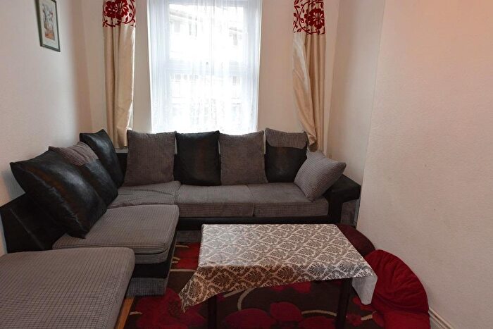2 Bedroom Flat To Rent In Philpot Street, London, E1