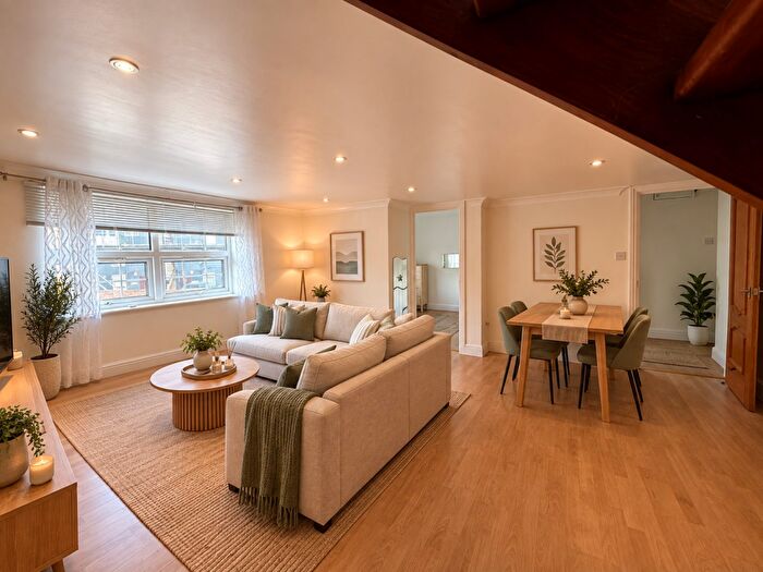 2 Bedroom Flat To Rent In Royal Albert Hotel, Albert Road South, Southampton, SO14