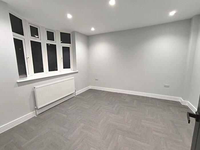5 Bedroom Semi-Detached House To Rent In Bishops Road, Hayes, UB3