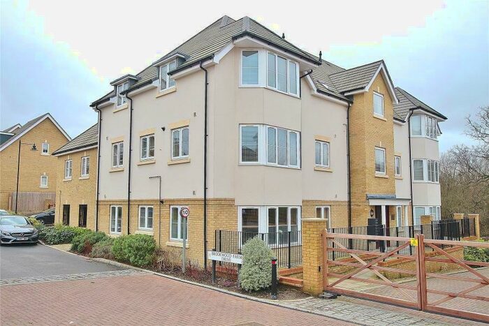 2 Bedroom Apartment To Rent In Knaphill, Woking, Surrey, GU21