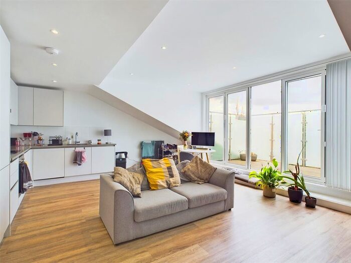 1 Bedroom Flat To Rent In High Street, Hampton Hill, Hampton, TW12