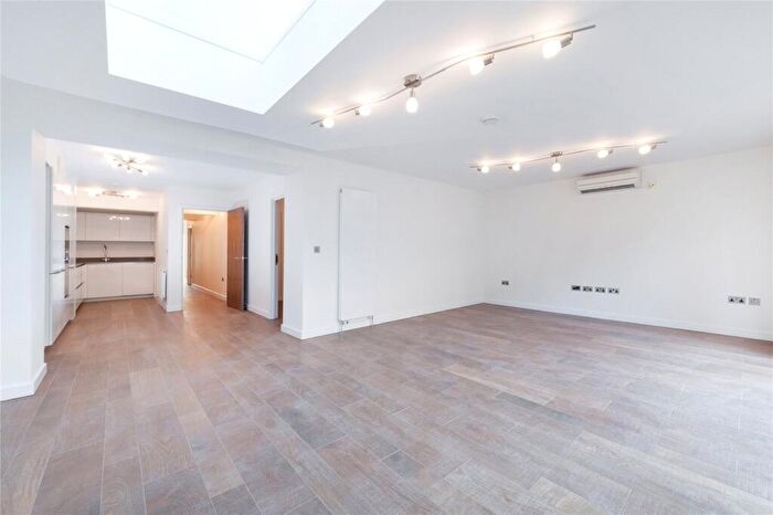 4 Bedroom Flat To Rent In Compayne Gardens, South Hampstead, NW6