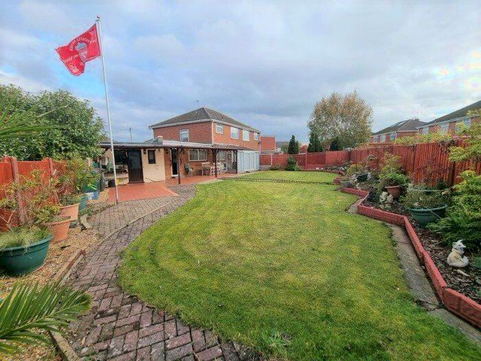3 Bedroom Semi-Detached House For Sale In Mosslands Close, Great Sutton, Ellesmere Port, Cheshire, CH66