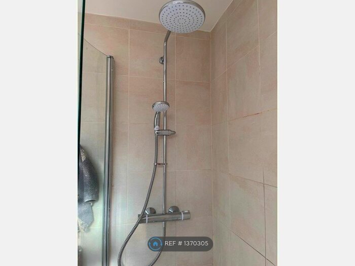 2 Bedroom Maisonette To Rent In Margaret Way, Ilford, IG4