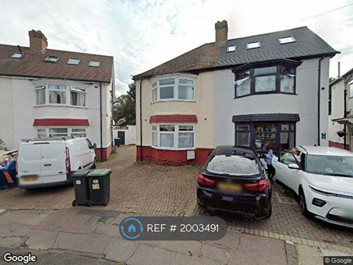 4 Bedroom Semi-Detached House To Rent In Devonia Gardens, London, N18